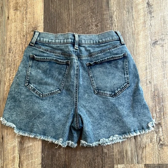 SO High Rise Boyfriend Midi Denim Jean Shorts Size 7/28 W - Picture 9 of 9